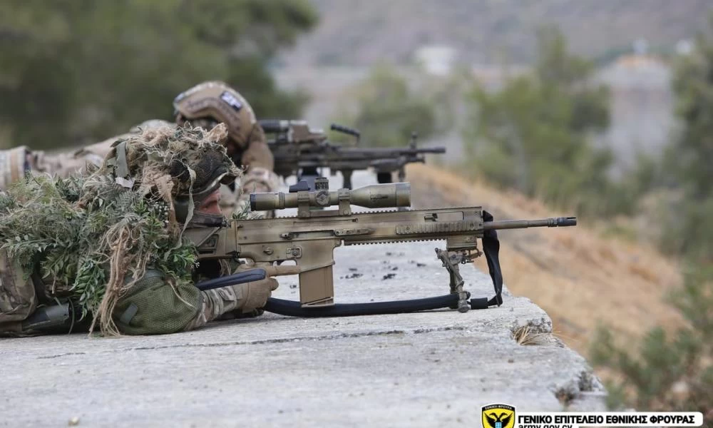 Κύπρος: Εντυπωσιακές εικόνες από την επίδειξη με πραγματικά πυρά της ΜΥΚ